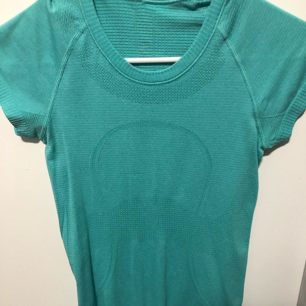 Lulu lemon sports top I believe it’s a size 2